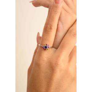 Bague halo florale en or massif 14 carats avec rubis et saphir bleu - Product Image 4
