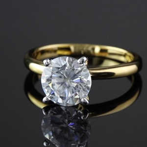 Anillo de Compromiso Solitario con Diamante Cultivado en Laboratorio, Corte Brillante Redondo, 4 Puntas, Oro, Anillo de Compromiso Clásico Minimalista - Product Image 1