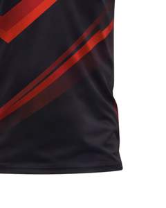 T-shirt de sport personnalisé pour homme, rouge et noir, à séchage rapide, en polyester, imprimé sur mesure, à manches courtes, pour la course à pied, la gym et l'entraînement - Product Image 6