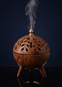 Round Wooden <b>Incense</b> <b>Holder</b> with Lid Carved Leaf Design Aromatherapy Censer Tripod Stand Gift Decor - Product Image 4