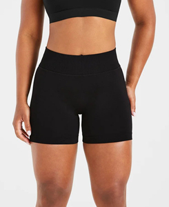 Ensemble de yoga 2 pièces sur mesure pour femme – Haut court à col rond et short taille haute – Noir uni, respirant, sans couture, en Spandex et Polyester - Product Image 5