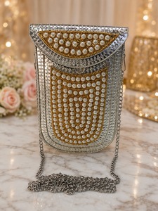 Pochette de soirée perlée avec chaîne, sac à main orné de strass pour fêtes, mariages et banquets - Product Image 1