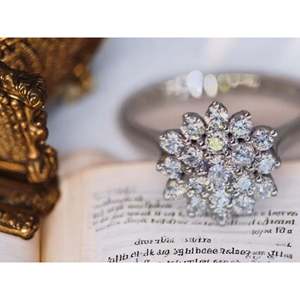 Anillo de aniversario de diamantes cultivados en laboratorio en plata de ley 925 Regalo de San Valentín para ella - Product Image 5