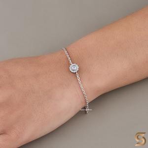 Pulsera Delicada con Halo de Flores en Oro Blanco de 18K |   Pulsera Minimalista con Diamantes Redondos para Ella |   Delicada Pulsera de Cadena con Flores - Product Image 4