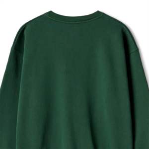 เสื้อสเวตเชิ้ตแขนยาวคอวีทรงหลวมสีเขียวเข้มสำหรับผู้ชาย  ผ้าฟลีซ  รับทำโลโก้ตามสั่ง  OEM ODM ขายส่งเสื้อผ้า - Product Image 3