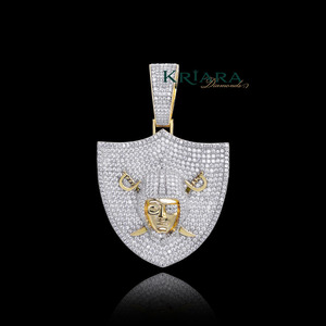 Pendentif Bouclier en Argent 925 avec Moissanite Ronde Taille Brillant, Plaqué Or 18K et 14K, Cadeau de Luxe pour Homme à Porter au Quotidien - Product Image 2