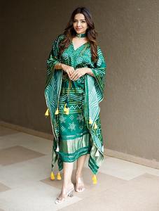 ชุดเดรสผ้าไหมกาจิแท้สำหรับผู้หญิง พร้อมลายพิมพ์ดิจิทัลและขอบลูกไม้กอตต้าปาตี - Product Image 3