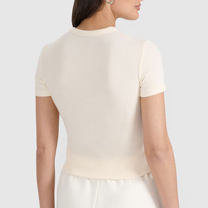 T-shirt de compression côtelé personnalisé pour femme, col rond, extensible dans les quatre sens, idéal pour l'entraînement en extérieur et la gym - Product Image 2