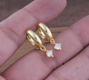 Pendientes de Diseño con Circonitas Cúbicas, Lujosos, Chapados en Oro de 925, Forma Única, Joyería de Moda para Mujer, Venta al Por Mayor - Product Image 1