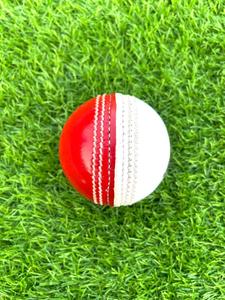 Pelota de críquet de cuero cosida a mano, roja y amarilla, para práctica de bateadores, que cumple con las normas de la MCC, con logotipo personalizado, pelota de cuero premium. - Product Image 5