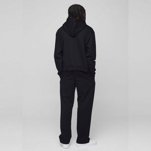 Conjunto de Sudadera con Capucha y Pantalones Deportivos con Diseño de Estrella Personalizado, Ropa Deportiva Informal Negra, Conjunto de Dos Piezas con Logotipo Dorado, Venta al Por Mayor OEM - Product Image 2