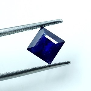 Gema de Zafiro Azul Natural: Zafiro Suelto Facetado Cuadrado de 1.90Ct (6x4MM) - Product Image 5