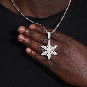 Pendentif flocon de neige plaqué argent avec micro-incrustations de strass, charme hip-hop pour homme, cadeau - Product Image 1