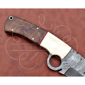 Cuchillo Bowie de Acero de Damasco Forjado a Mano, Diseño Compacto de Alta Calidad, con Orificio para el Dedo y Funda de Madera de Palisandro, para Campismo y Senderismo al Aire Libre - Product Image 3