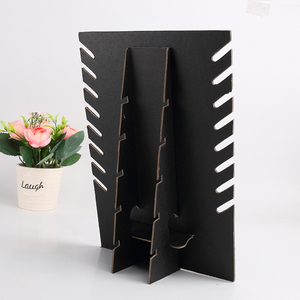 Exhibidor de Joyería Portátil Moderno de Cartón Negro Simplicity para Collares, para Tienda - Product Image 5