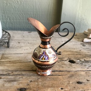 Pichet à eau en cuivre massif avec poignée en laiton, carafe à boisson haut de gamme pour hôtels, restaurants, services de traiteur et hôtellerie - Product Image 1