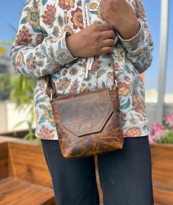 Bolso Crujiente de Cuero Auténtico Hecho a Mano para Mujer, Bandolera Elegante de Cuero de Grano Completo, Ideal para Regalo - Product Image 2