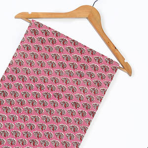 ผ้าคอตตอนพิมพ์ลายดอกไม้สีชมพูเป็นมิตรต่อสิ่งแวดล้อม, วัสดุออร์แกนิกผ้าฝ้ายน้ำหนักเบาสำหรับงานตัดเย็บชุดเครื่องนอนสำหรับเด็กผู้ชาย - Product Image 4