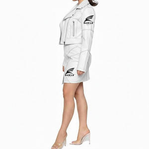 Ensemble de jupes personnalisées OEM fabriquées au Pakistan pour femmes, comprenant un crop top à capuche avec impression de logo décontractée, ensemble de jupes et crop top à capuche pour l'hiver. - Product Image 2