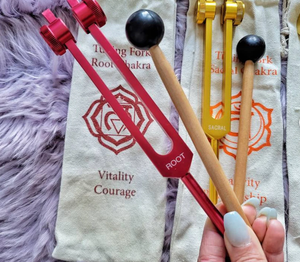 Juego de 9 Diapasones de Solfeggio Sagrados con Peso, Activador y Bolsa de Terciopelo - Product Image 2