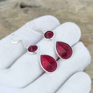Boucles d'oreilles pendantes de luxe faites à la main en argent sterling 925 avec pierre précieuse rubis rouge, cadeau de fête pour femmes - Product Image 5