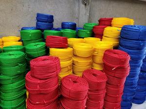 Cordon monofilament torsadé en HDPE, fabriqué à partir de fibres de polypropylène, adapté au manutention de marchandises, à la fixation sécurisée et à une utilisation extérieure. - Product Image 6