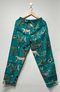 Conjunto de Pijama de Algodón Hecho a Mano con Estampado de Animales de la Selva - Product Image 3
