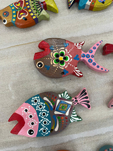 Mini décorations de poissons en bois peintes à la main, artisanat d'animaux marins colorés, cadeau souvenir, vente en gros - Product Image 6