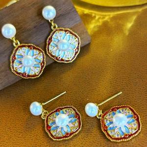 Boucles d'oreilles en argent naturel polyvalentes de style palais rétro européen américain, avec trèfle à quatre feuilles, nouvelles, perles - Product Image 1