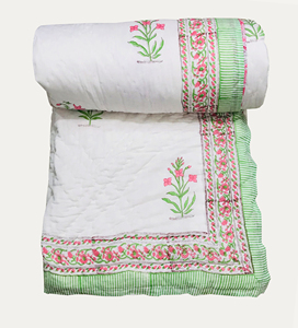 Edredón de Algodón Reversible Hecho a Mano con Estampado Floral Rosa y Borde a Rayas Verdes para Uso en el Hogar y Hoteles, Cómodo - Product Image 4