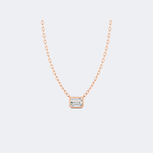 Collar Solitario con Diamante de 0.20CTW con Engaste de Bisel Esmeralda - Product Image 3