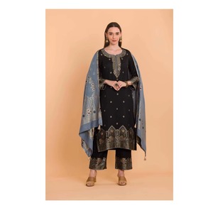 Unique Design Safaa Ethnic Wear <b>Women</b> <b>Kurta</b> Dupatta Pant Set with Comfortable Fit and Trendy Designs for Parties For Sale - Product Image 4