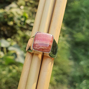 แหวนเงินแท้ 925 ประดับโรโดโครไซต์สีชมพู ดีไซน์โดดเด่นสำหรับผู้ชาย เหมาะสำหรับเป็นของขวัญในงานแต่งงานหรือหมั้น - Product Image 5