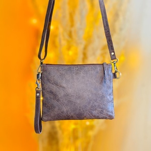 กระเป๋าหนังแท้ลายดอกไม้สไตล์ตะวันตก ยี่ห้อ Venus Leathers ขายดี งานแฮนด์เมด ปิดด้วยซิป ขนาด 45-55 ซม. - Product Image 4