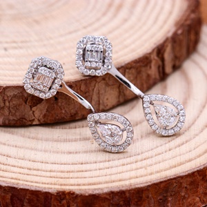 Pendientes de Oro Blanco de 18k con Diamantes Naturales en Forma de Baguette y Halo, Joyas Memoria, Venta al Por Mayor - Product Image 2