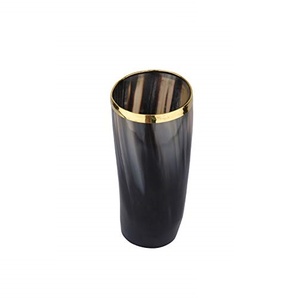 Copa de vino negra hecha a mano con cuerno de búfalo y ganado, borde de latón y base de latón, 600 ml, para fiestas de vino - Product Image 1