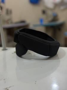 ที่คาดศีรษะกีฬา SS Black EVA สำหรับผู้ใหญ่ พร้อมแผ่นบังหน้าสองชั้น สำหรับชกมวย แบบ Unisex ปิดด้วยแถบตีนตุ๊กแก ลายเรียบ - Product Image 4
