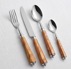 Ensemble de couverts modernes avec manches en bois, finition argentée, compatibles lave-vaisselle, pour une table élégante, 4 pièces - Product Image 1