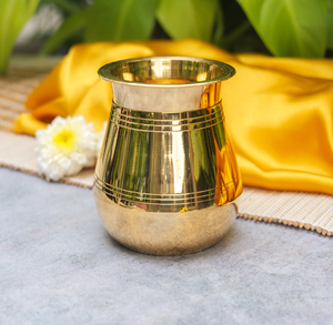 Pot en laiton gravé de motifs floraux pour le culte religieux et les rituels, disponible à prix de gros. - Product Image 6