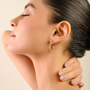 Los Más Hermosos Pendientes de Aro en Forma de C de Oro Amarillo Sólido K18 con Múltiples Zafiros Arcoíris para Niñas, Productos al por Mayor, Proveedor de Joyería Fina - Product Image 6