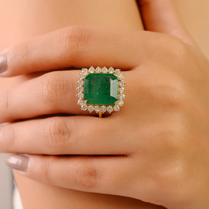 Anillo de Boda con Incrustaciones de Esmeraldas y Diamantes de Alta Calidad, Oro Amarillo Sólido K14, Joyería Hecha a Mano - Product Image 2