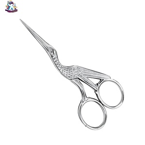 Ciseaux à cuticules Ryzer Studio à lame courbée, en acier inoxydable, pointe acérée, manche rose, pour droitiers, étui en cuir pour manucure à domicile - Product Image 5