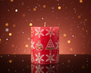 Vela de Parafina Navideña en Forma de Pilar, 3x3 Pulgadas, Hecha a Mano, Ecológica, de Combustión Lenta, con un Hermoso Diseño de Copos de Nieve Blancos para una Atmósfera Festiva Acogedora - Product Image 2