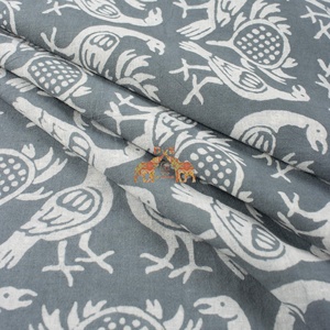 Nouveauté : Tissu kashish en coton imprimé à la main avec des motifs d'oiseaux pour vêtements et textiles de maison - Product Image 2