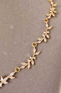 Collier romantique vintage plaqué or avec fleur en cristal naturel, pendentif élégant pour femme, idéal pour mariage, soirée ou fiançailles - Product Image 6