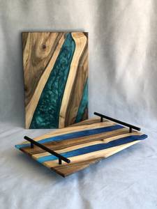 Plateau de service en bois et résine, planche à fromage en chêne époxy, avec poignées motif vague de mer bleues, Fütterungsbrett, cadeau thème mer - Product Image 2