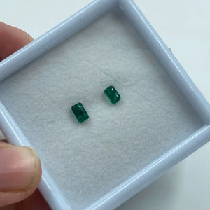 Esmeralda Zambiana de la Mejor Calidad, Corte Baguette, Verde Natural, 0.66 Quilates, 3x5MM, Colgante al por Mayor - Product Image 1