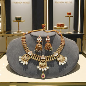 ชุดสร้อยคอเจ้าสาวอินเดียแบบ Kundan ทำจากทองเหลืองชุบทองพร้อมดีไซน์โบราณ ของขวัญแต่งงานและวันครบรอบสุดหรู - Product Image 1