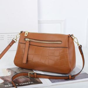 Sac bandoulière pour femme en cuir de vachette gaufré crocodile BQC8292 avec sangle réglable et poches zippées - Product Image 2