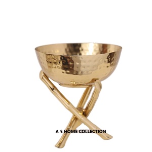 Cuenco decorativo de lujo de acero inoxidable con soporte de tres patas con diseño de bambú brillante de metal dorado - Product Image 1